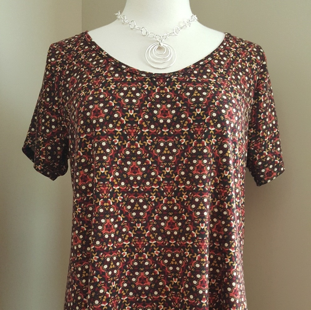 NEW w/o Tags - Lularoe Classic Tee - MED